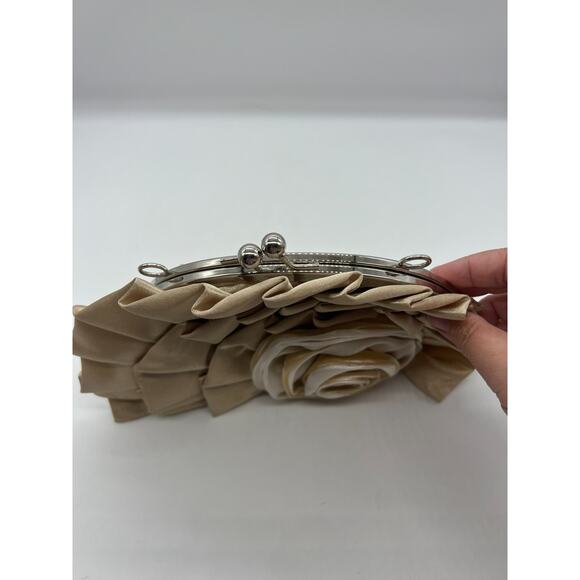 Bijoux Terner Gold Mesh Layered Ruffle Flower Clutch Evening bag no strap - Picture 5 of 8